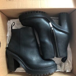 Dr Martens Magdalena Boots